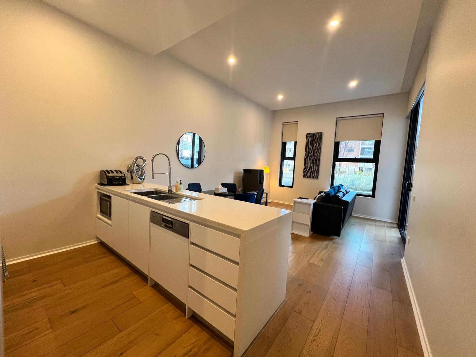 Luxe 2Br Executive Apartment Kingston Pool Parking Wifi Bbq Wine 外观 照片